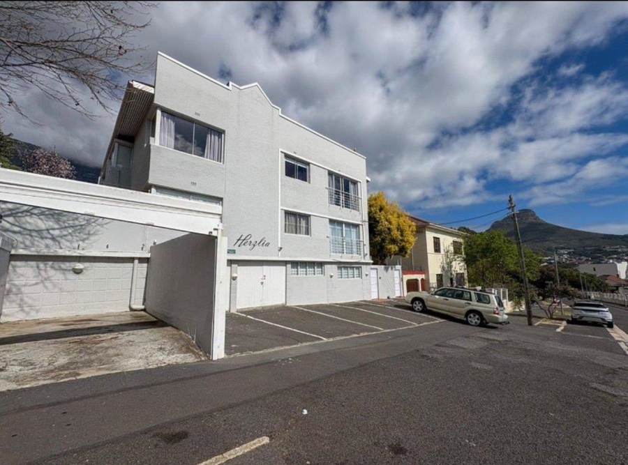 To Let 3 Bedroom Property for Rent in Vredehoek Western Cape